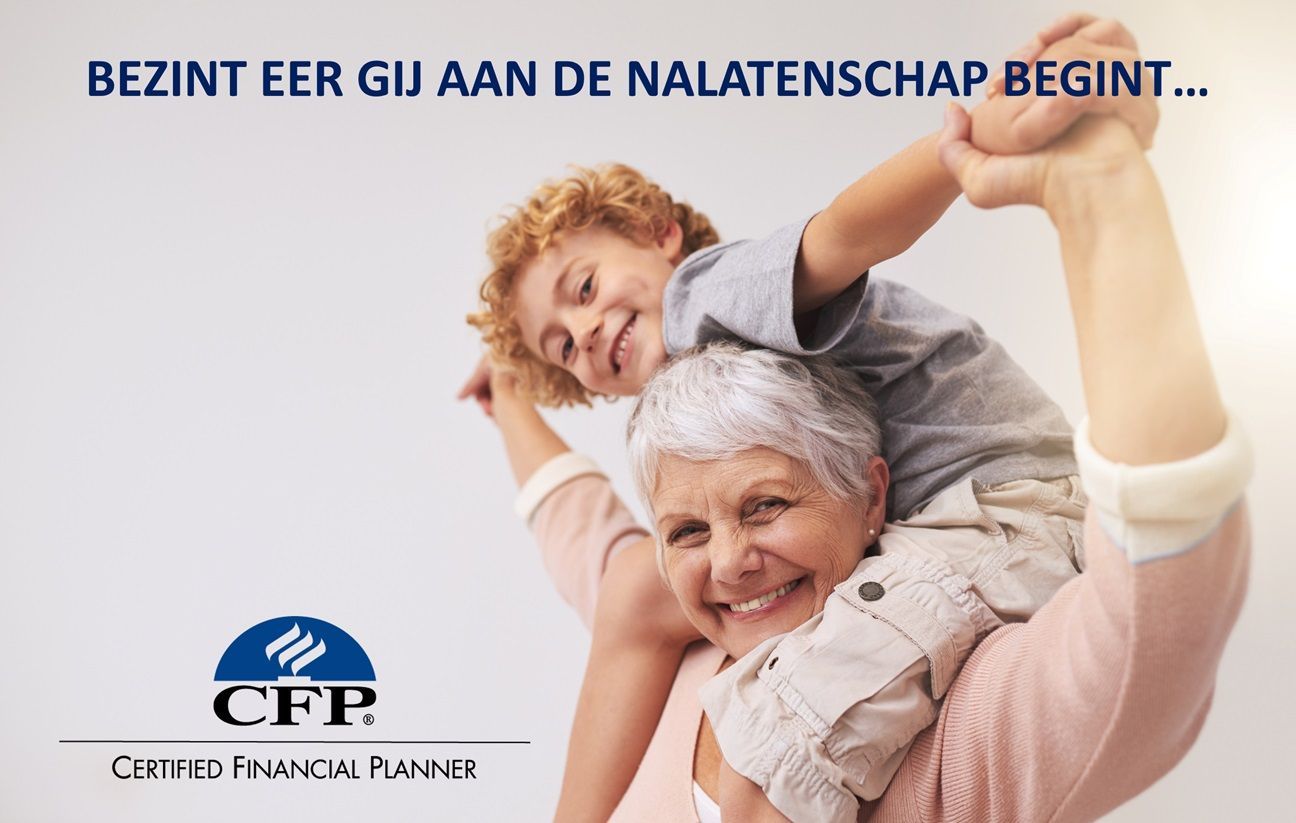 Lachende vrouw met een jongen op haar schouders, tekst: 