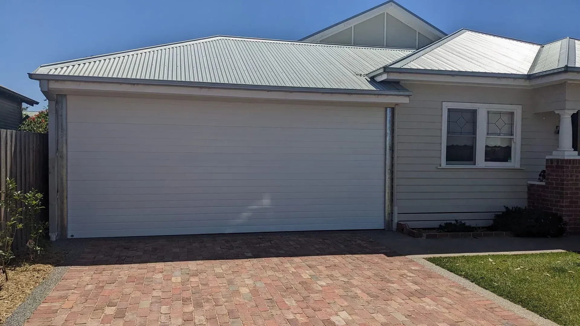 Gray Automatic Driveway Gate — Goldfields Garage Doors & Gates in Wendouree, VIC