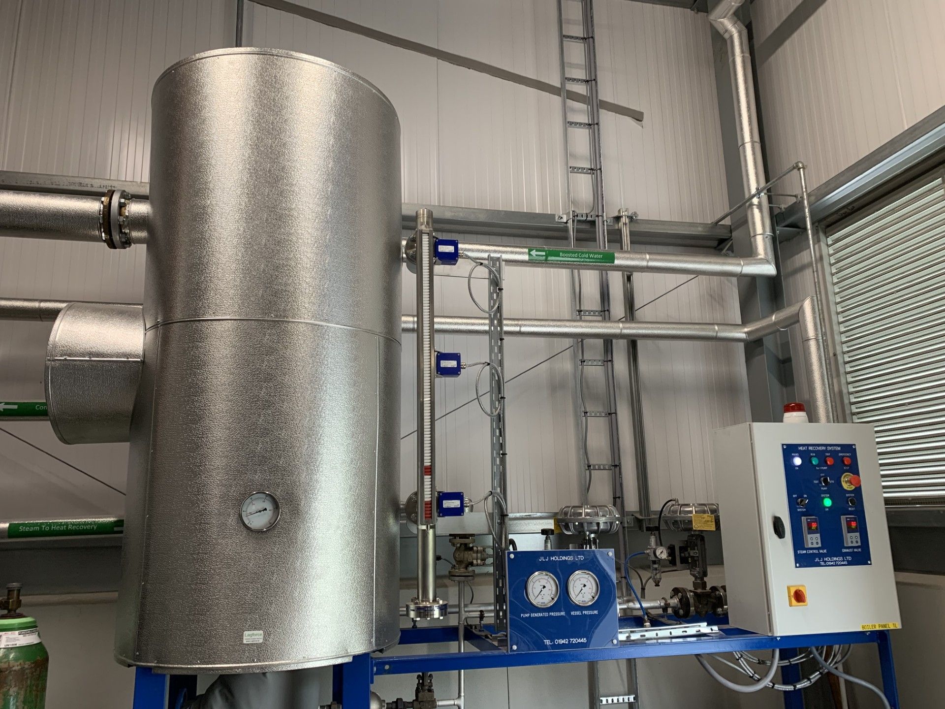 cylindrical tank insulated with rockwool insulation and covered with aluminium cladding supplied and fitted by Lagforce.