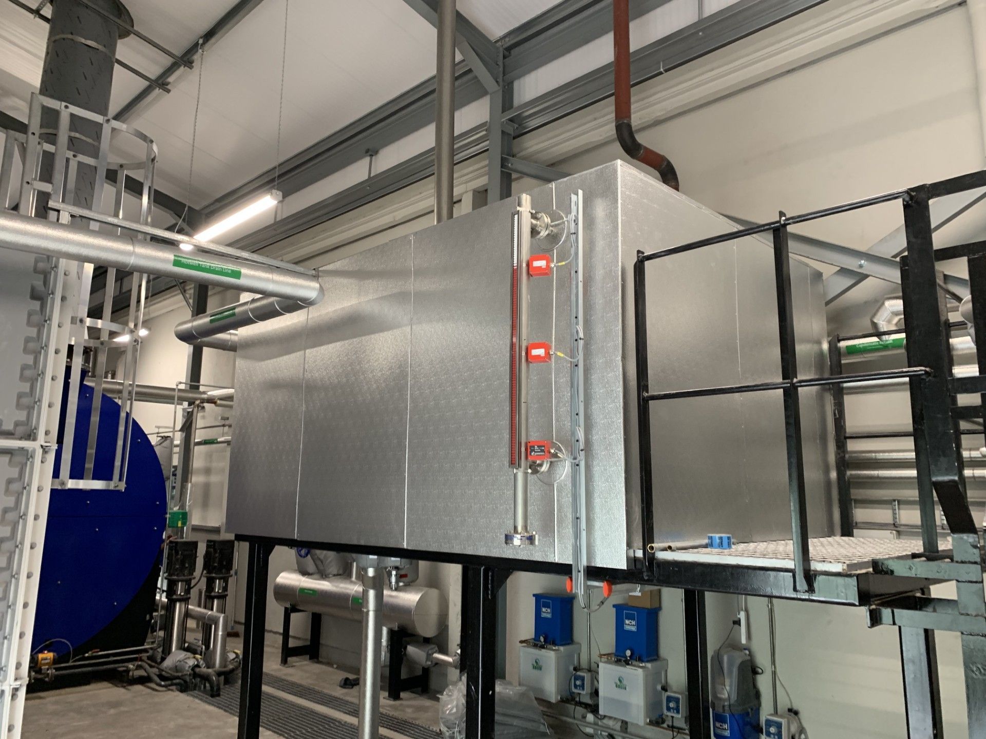 hot well tank insulated with rockwool insulation and covered with aluminium cladding supplied and fitted by Lagforce.