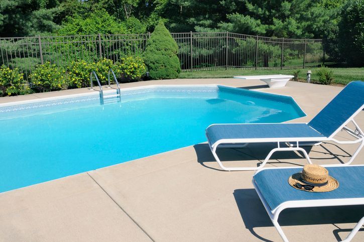 Backyard Swimming Pool Retreat in Kingwood, TX