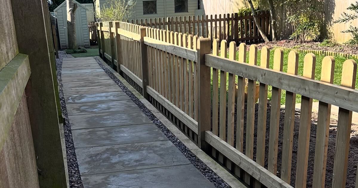 Picket Fence Panels | Dundee Fence Experts