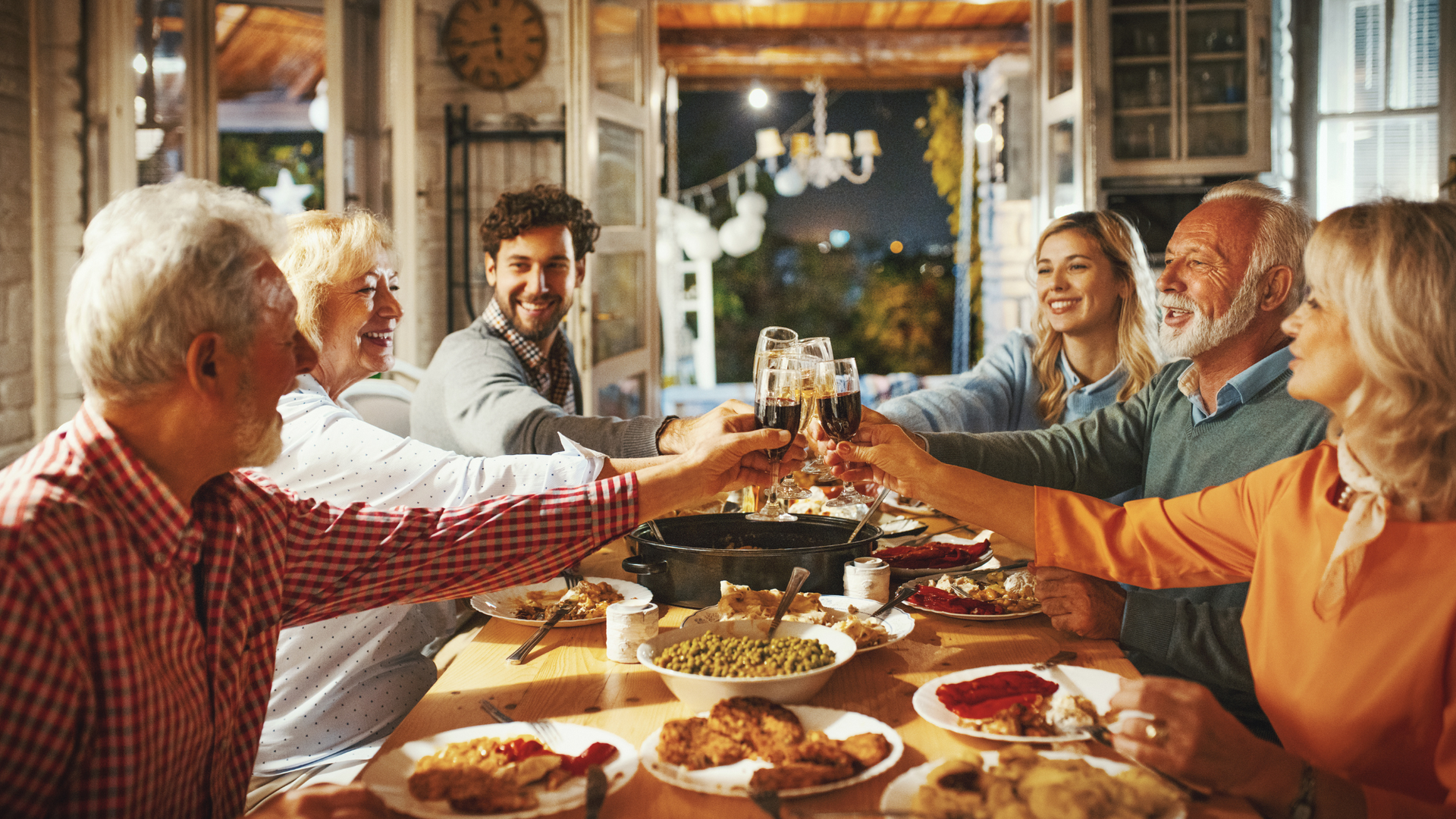 Thanksgiving Dinner: The Key to Staying Healthy – Don't Skip Breakfast and Lunch!