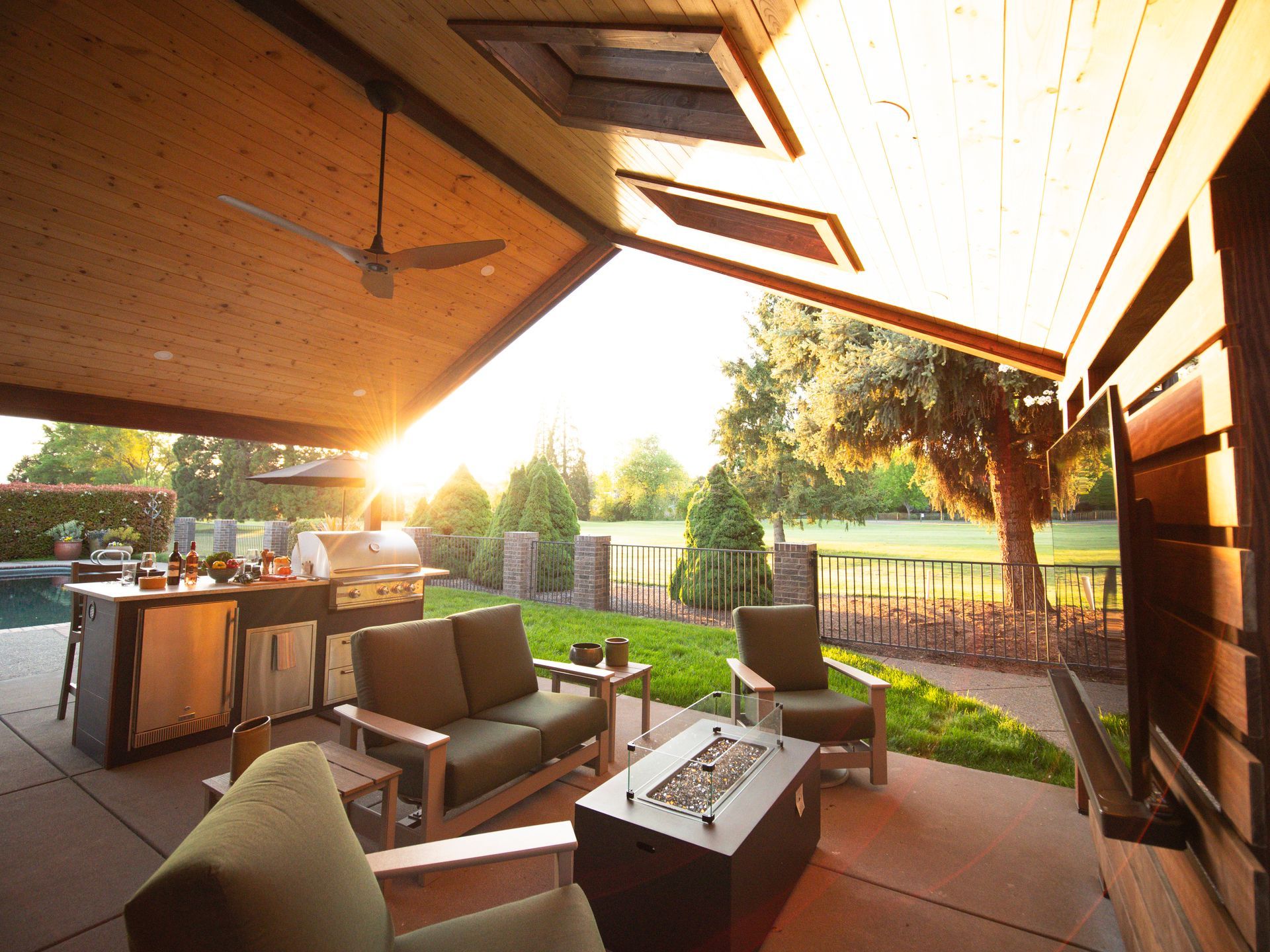 Modern Overhead Structure with Gable Beam & Outdoor Kitchen in Medford, Oregon