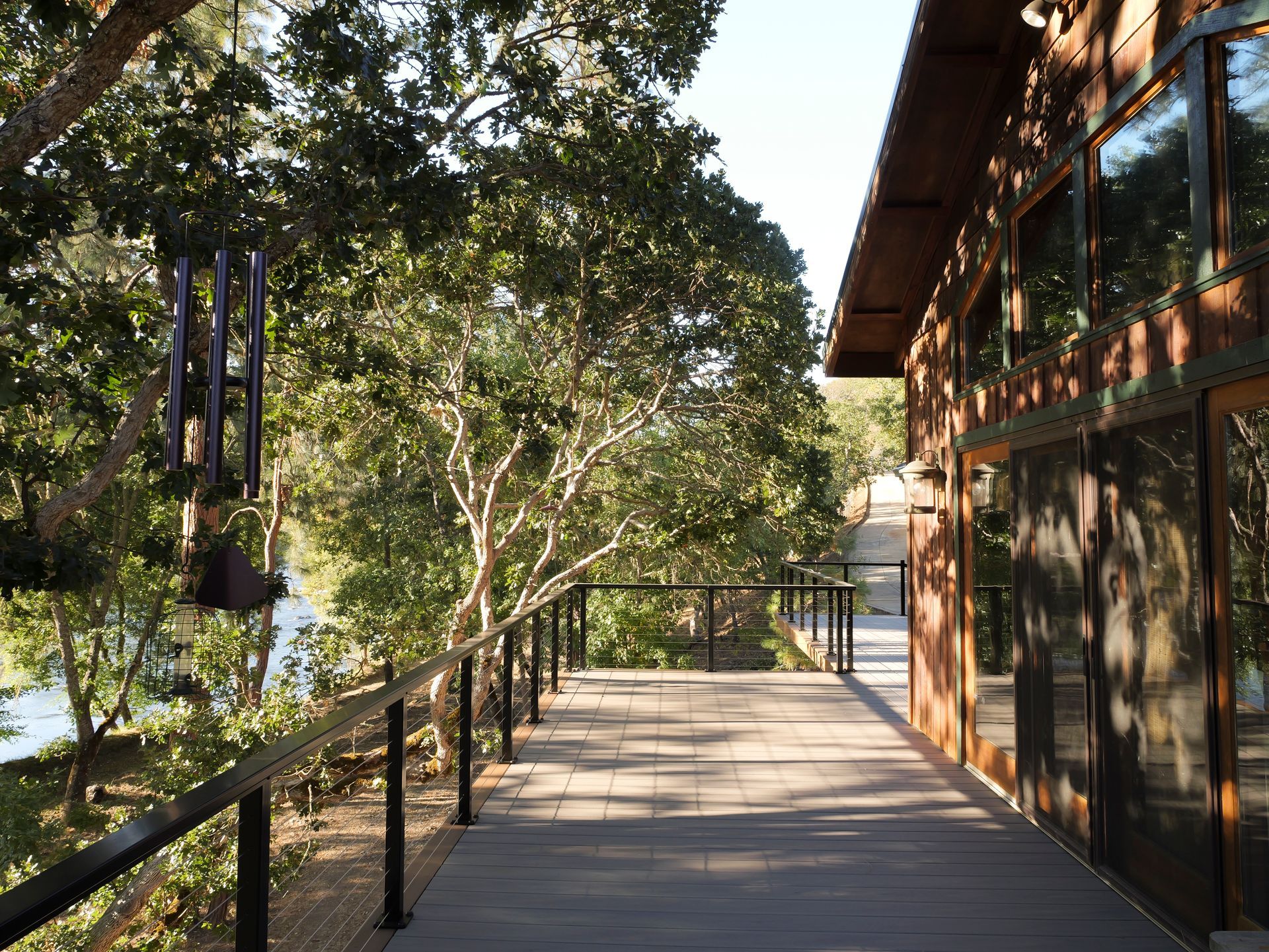 A modern composite deck made with Trex material in Gold Hill, Oregon.
