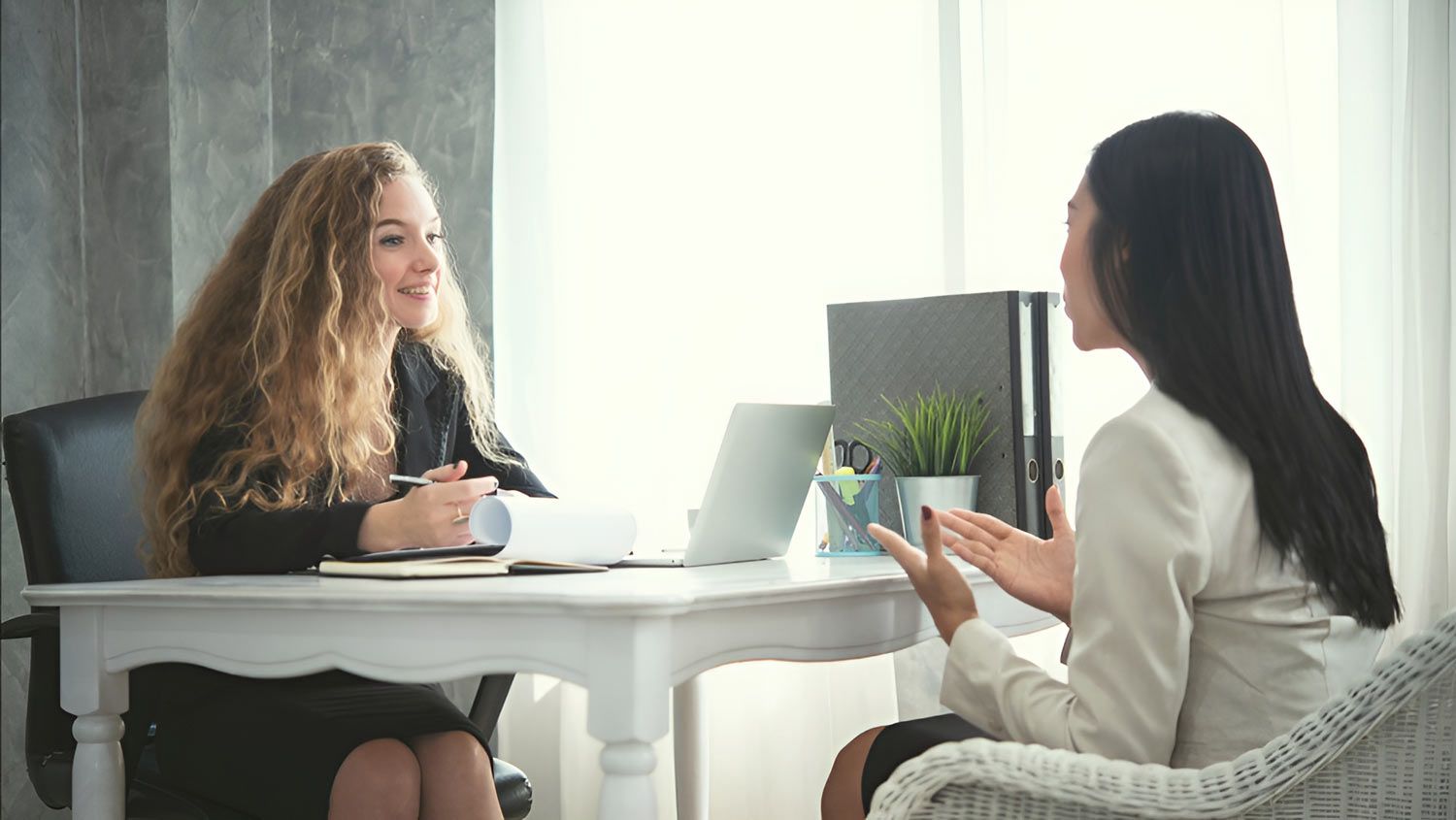 Woman Applicant And Human Resources His Conversation — New Hire in Newcastle, NSW