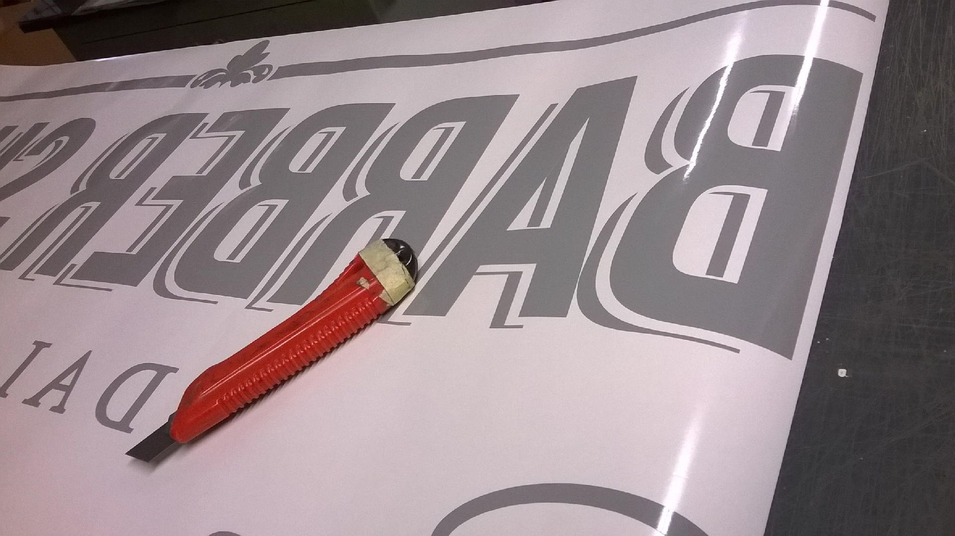 posa vetrofania Macerata Celaschi Targhe
