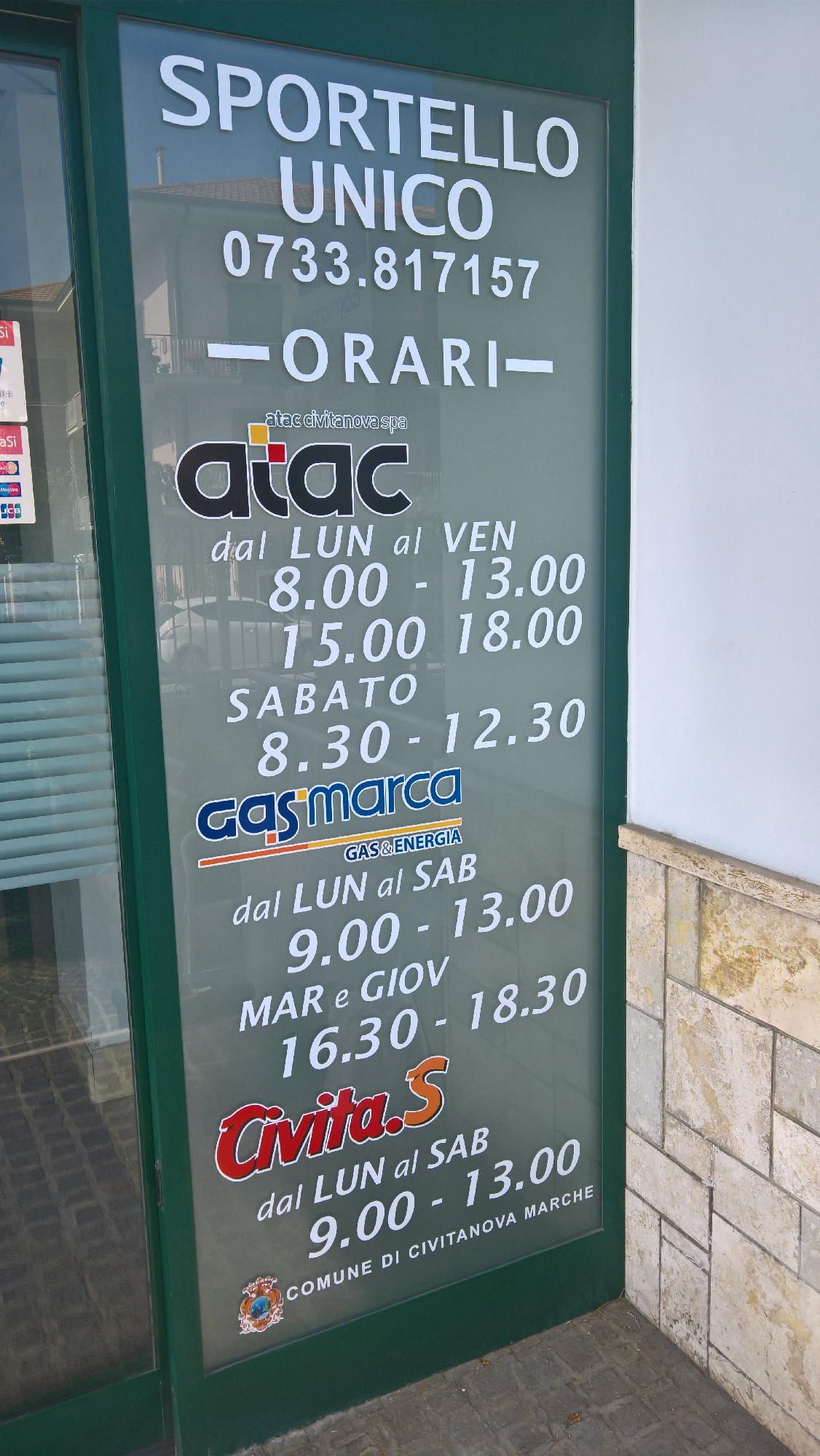 Personalizzazione vetrina Macerata Celaschi Targhe