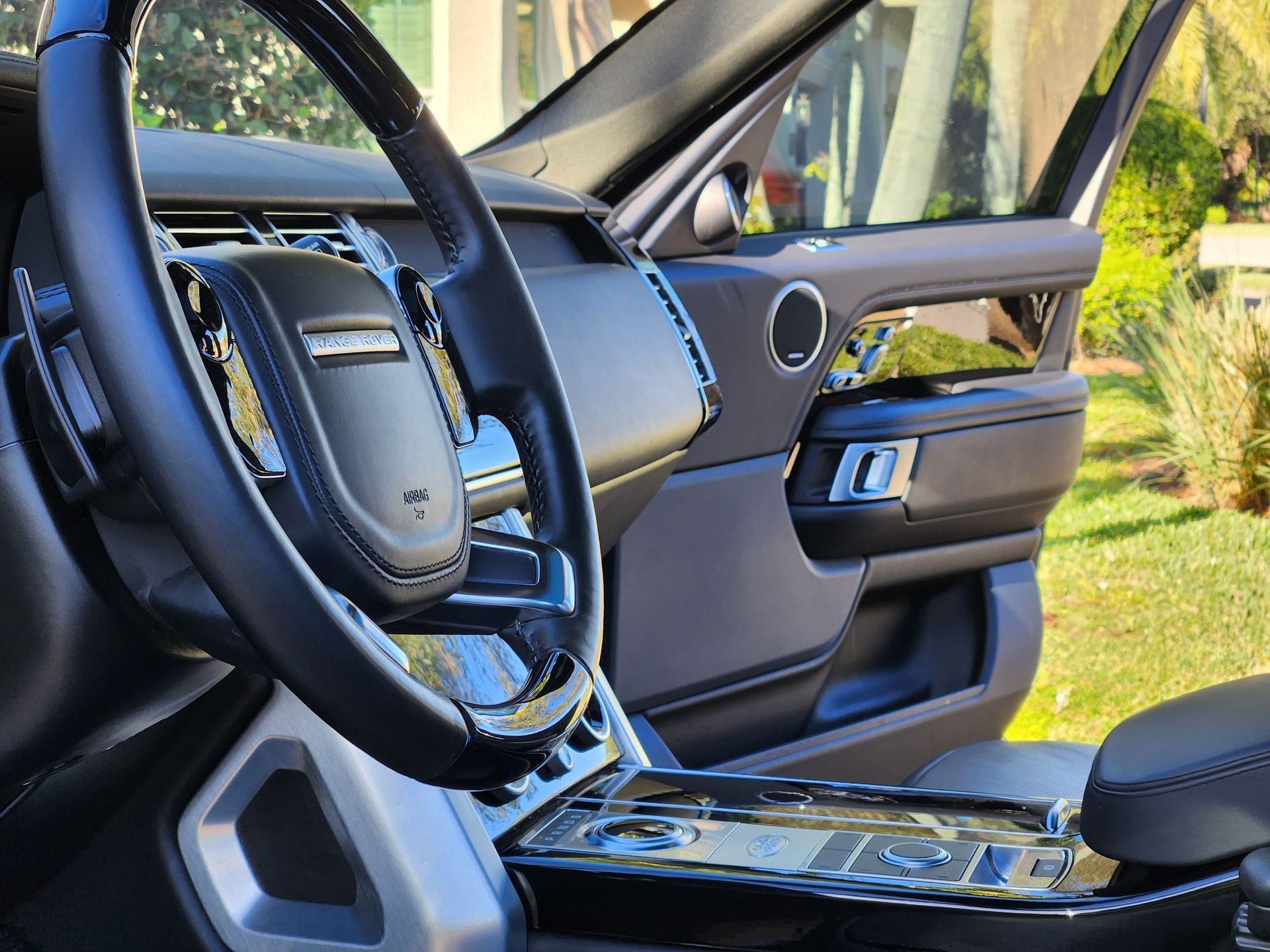 Land Rover Range Rover HSE,
paint correction and ceramic coating, interior detail and leather ceramic coating by 6 Speed Mobile Detailing in Southwest Florida