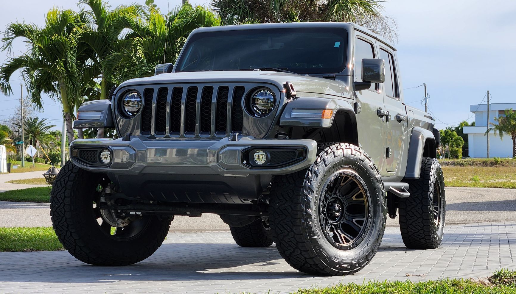 Jeep Gladiator, exterior detail and ceramic coating, interior detail and interior ceramic coating by 6 Speed Mobile Detailing in Southwest Florida