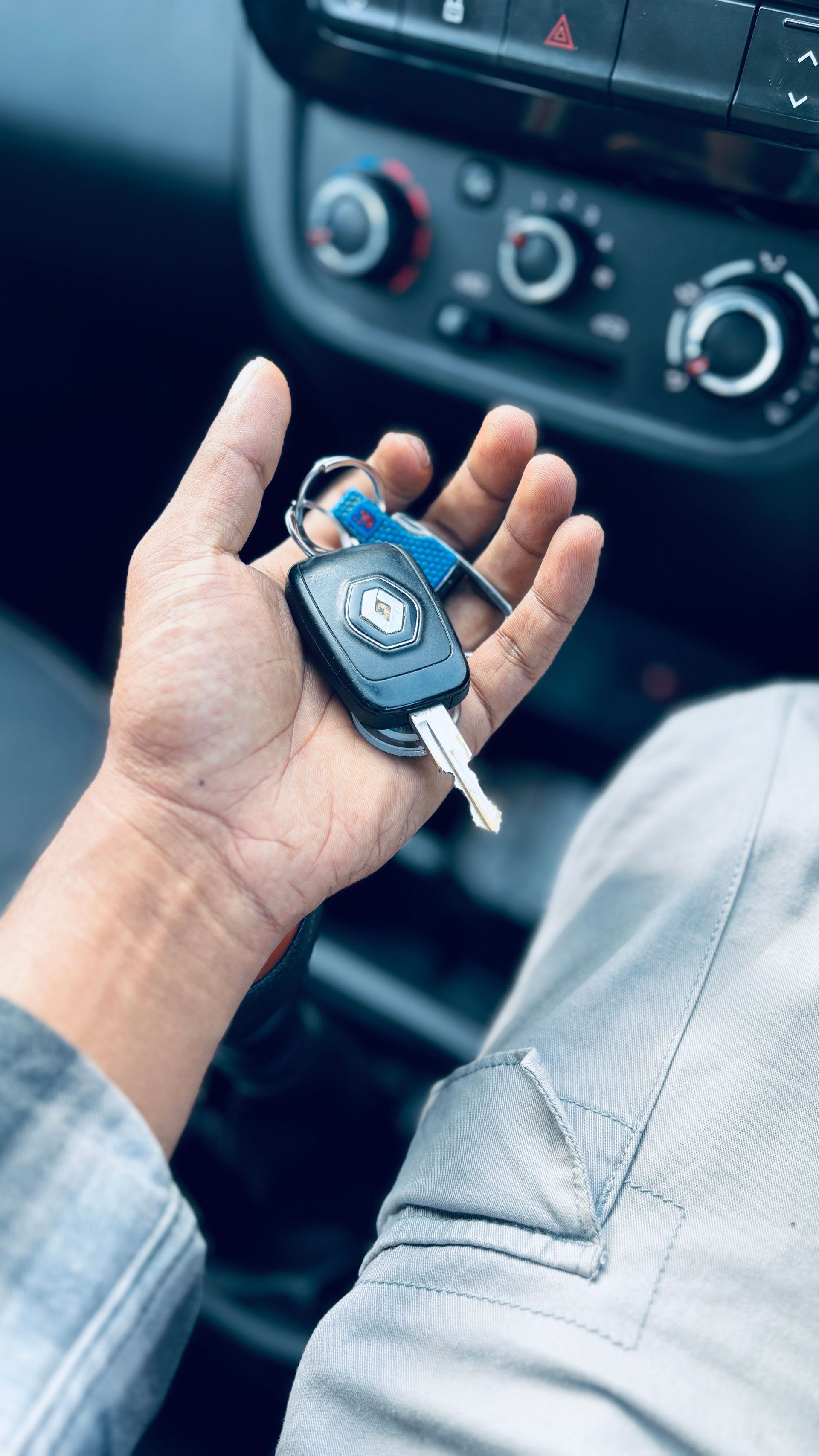 Call an Emergency Auto Locksmith
