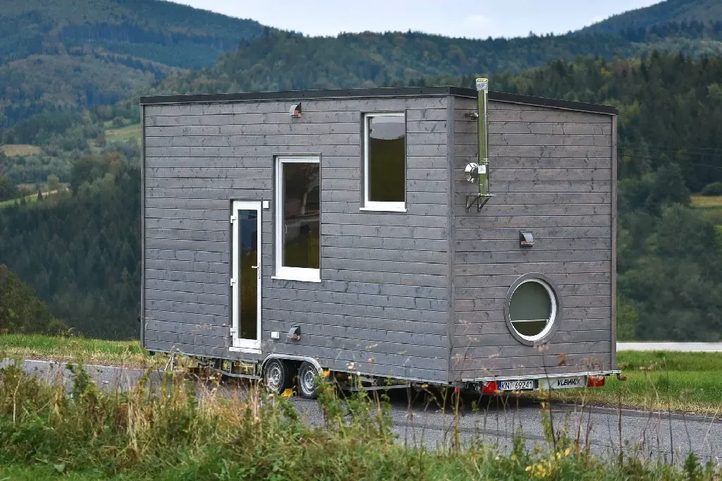 Tiny house Elise op trailer met moderne grijze gevel