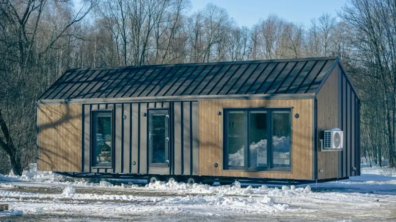 Tiny house Sky vast model met moderne gevel en grote raampartijen