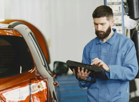 customer-consultation-auto-body-cathedral-city Cathedral City auto body shop - transparent pricing and customer service