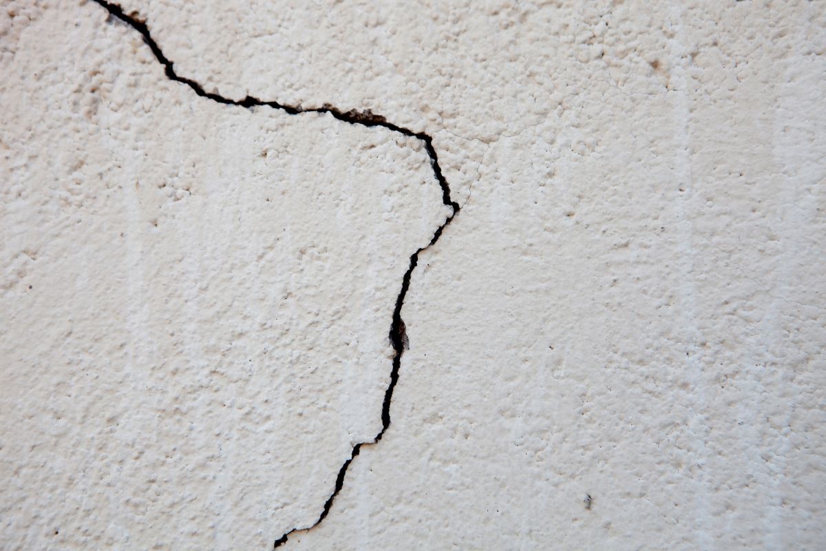 Why Stucco Cracks And How To Fix Them Effectively