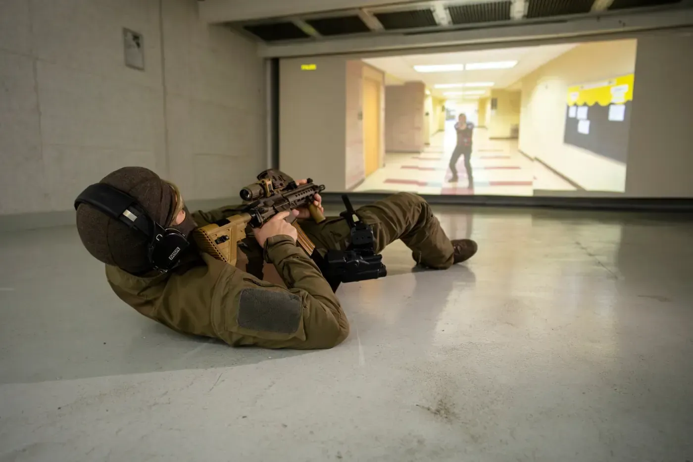 Schießen aus ungewohnter Position im Schießkino