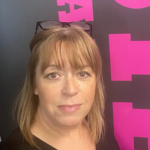 claire-senior-stylist