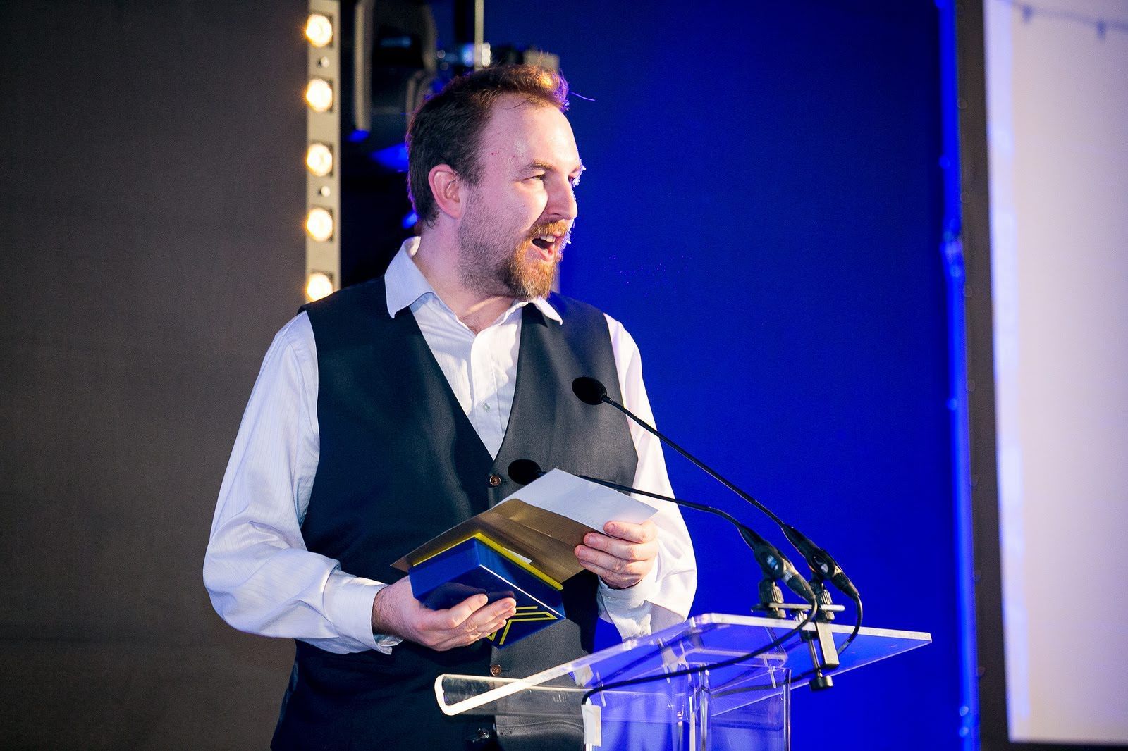 Gerry White presenting SEO Award 