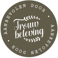 Logo van Trouwbeleving met de tekst “Aanbevolen door Trouwbeleving”, symbool voor kwaliteit en vertrouwen in de trouwbranche.