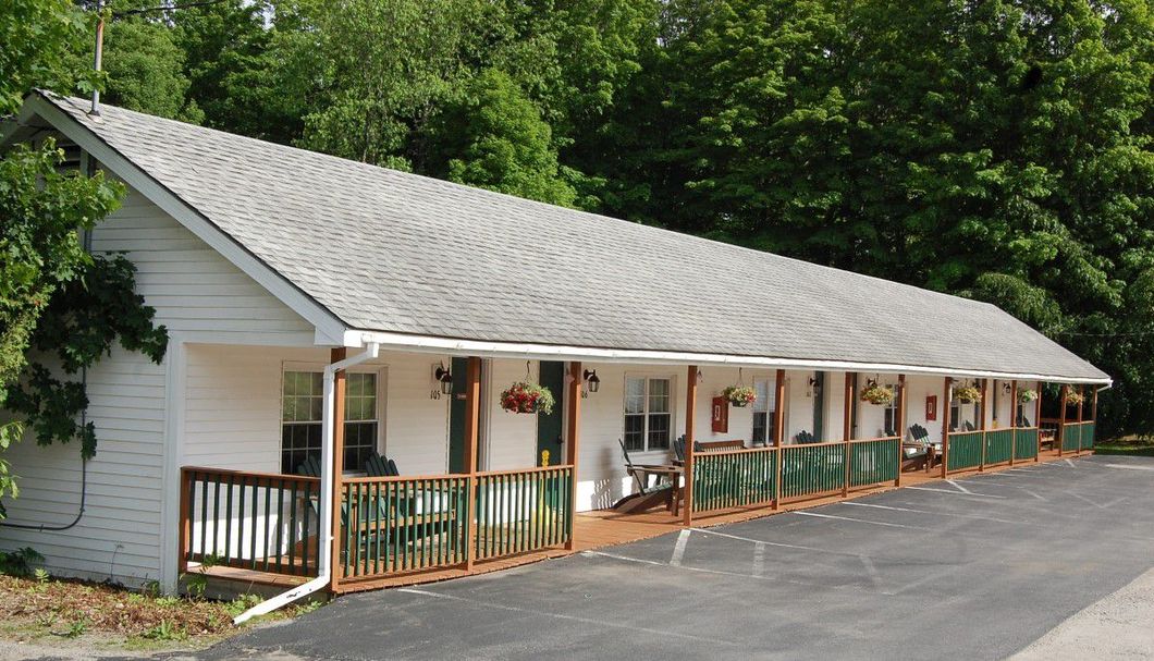 maple-leaf-lodge-hotel-suites