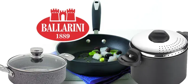 Un'immagine promozionale del marchio Ballarini che raffigura una padella in stile granito, una padella con del cibo e una pentola con coperchio scolapasta.
