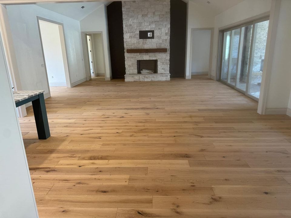 A living room with hardwood floors and a fireplace.