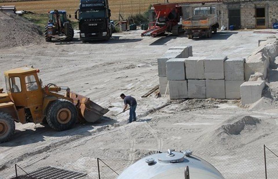 centro di produzione bitume per rifacimento delle strade