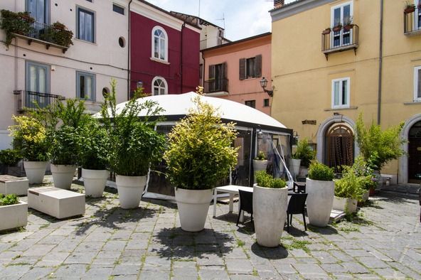 tavoli all'aperto