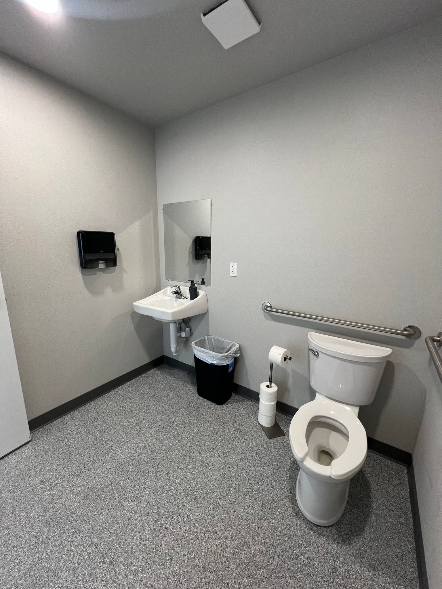 contractor shops and business suites for lease - restroom pic