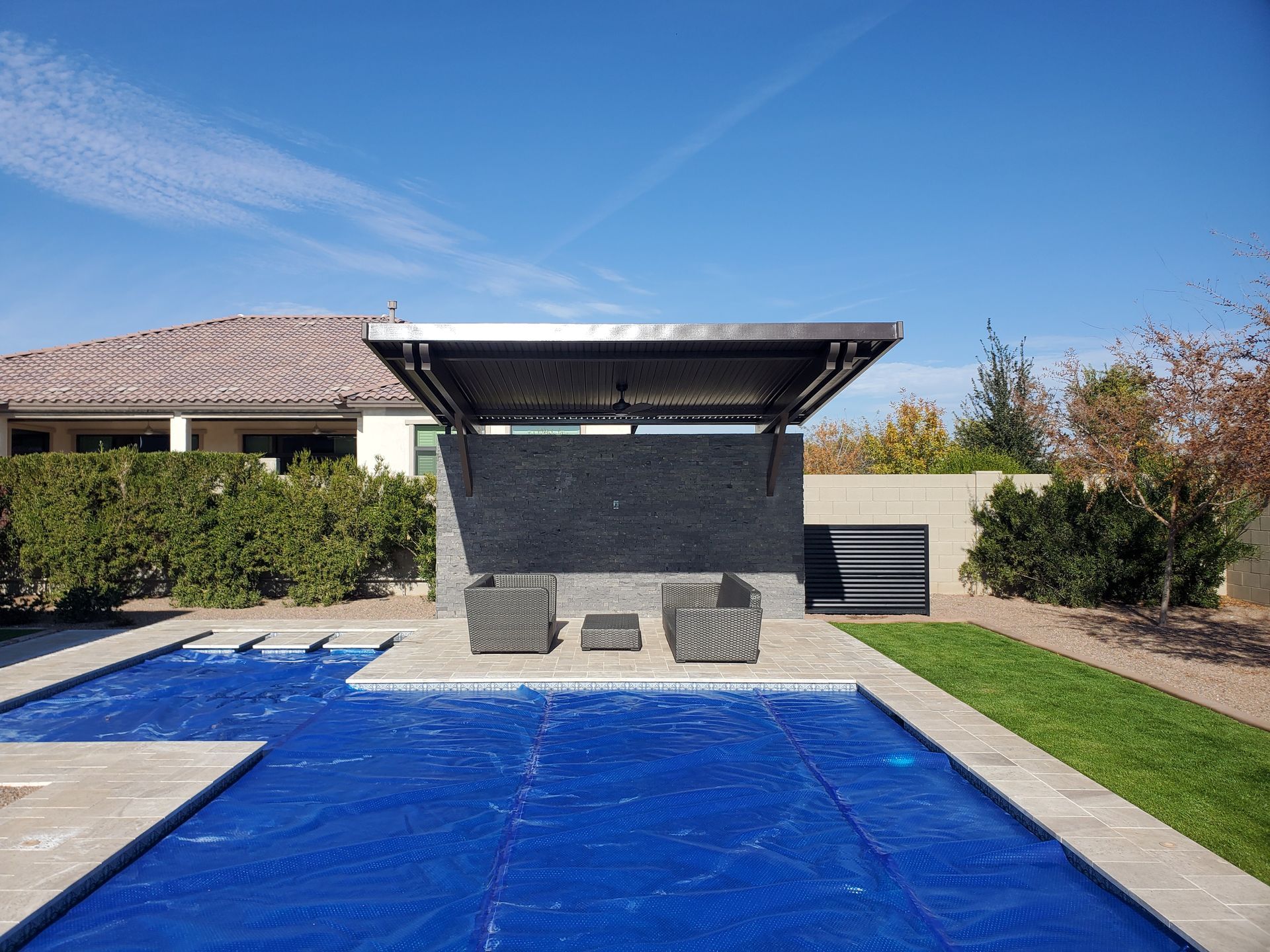 Stunning cantilever design in Chandler, providing ample shade for outdoor entertaining without support columns.