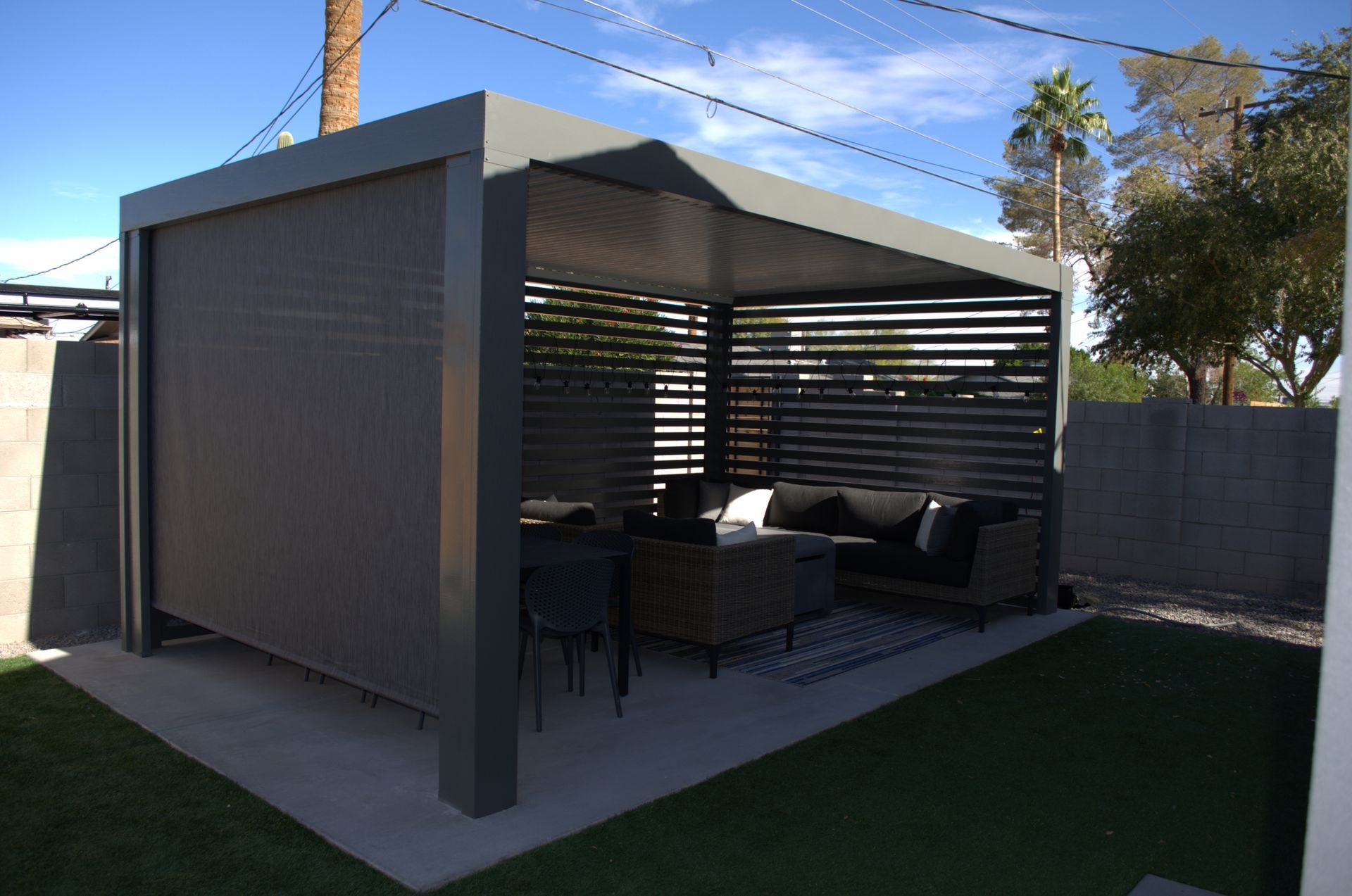 Free-Standing-Flat-pan-With-Roll-Down-privacy-shade-covers