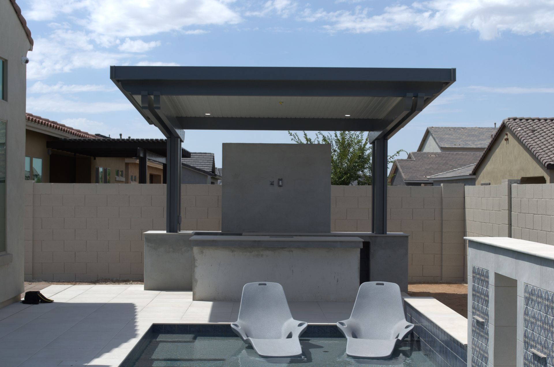 Custom-built cantilever patio cover in Gilbert, AZ, creating a luxurious and inviting outdoor area.