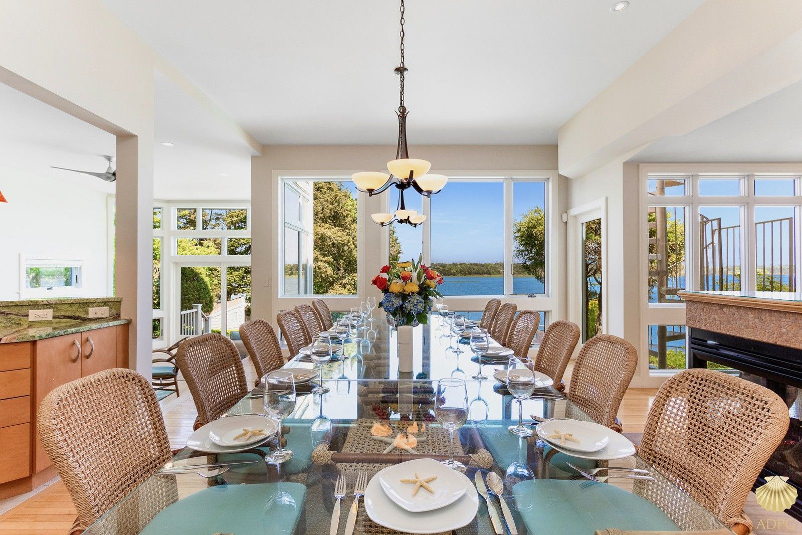 Dine at the table seats