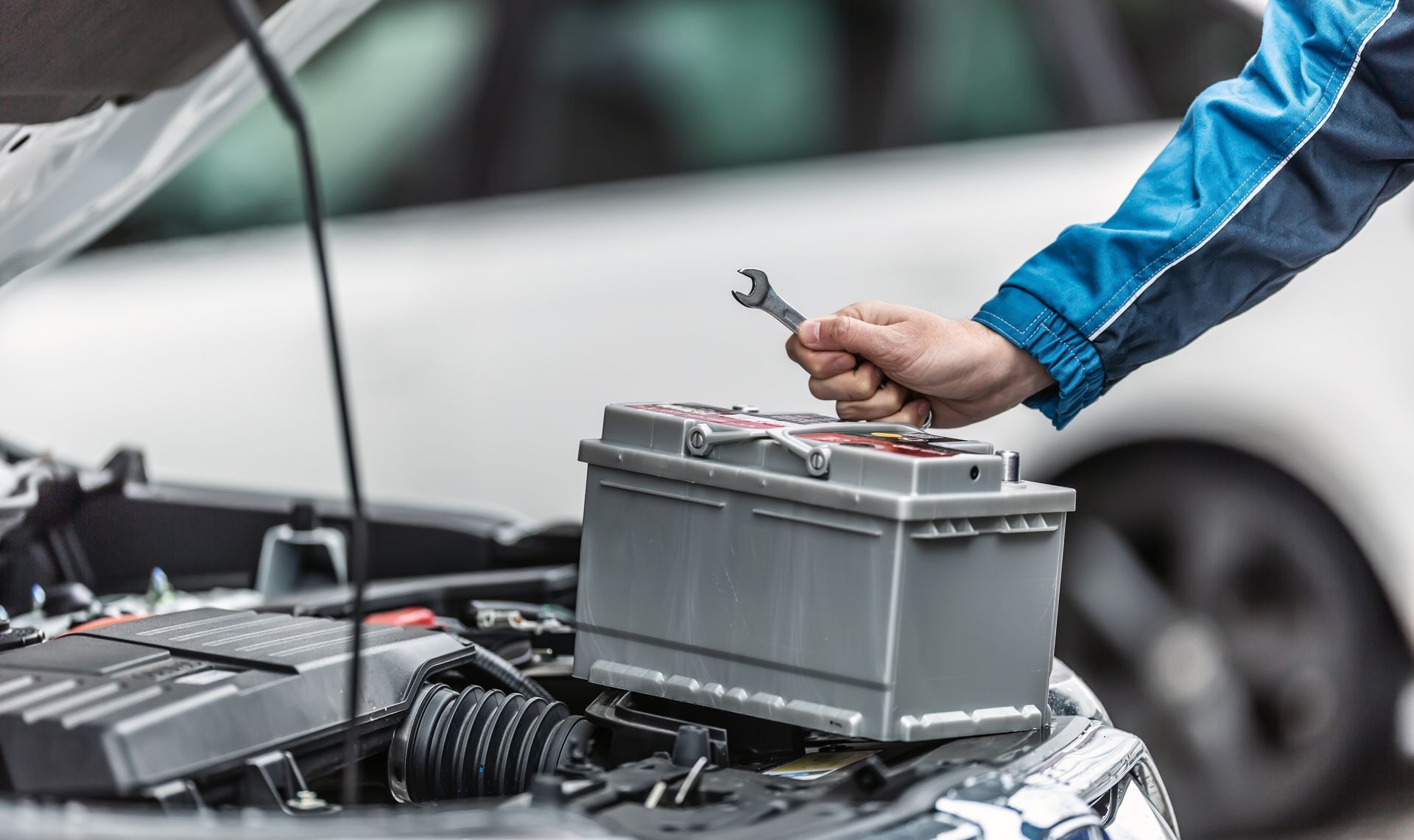Thanksgiving Road Trip: Tire and Battery Checks for Desert Drives | Randy's Downtown Garage