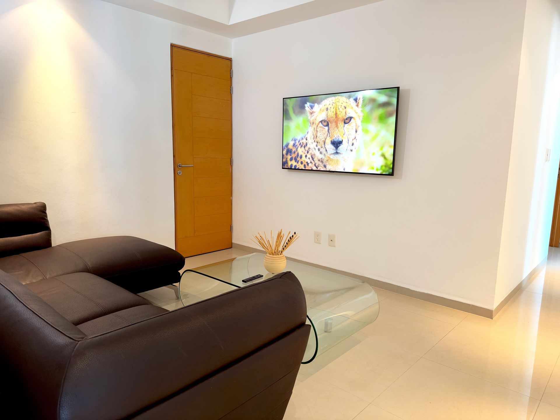 Plano de un departamento tipo A con sala, comedor, cocina, 4 recamaras y 4 baños.