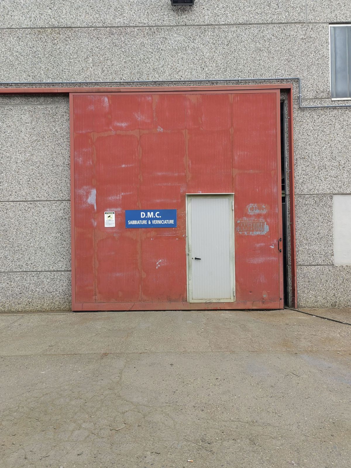 ingresso fabbrica colorazioni