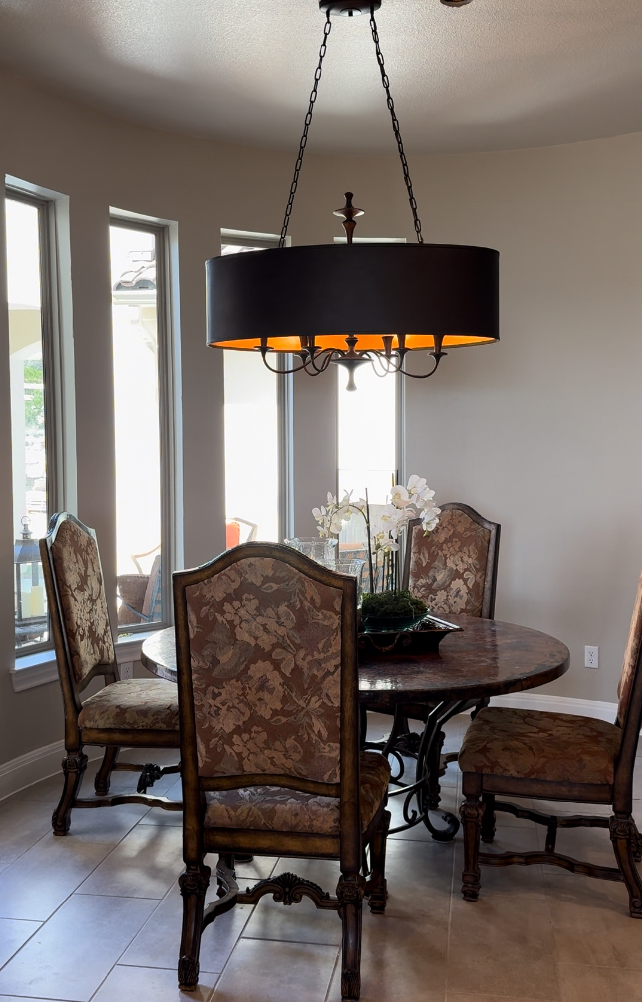 A dining room with a table and chairs and a chandelier