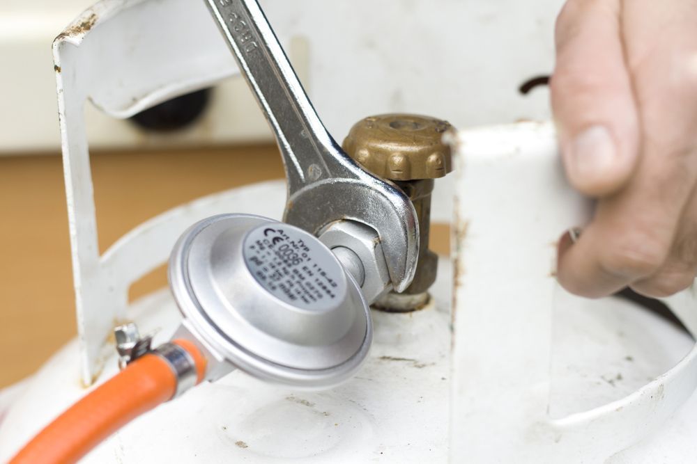 Tightening Gas Cylinder
