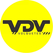 Logotipo circular amarillo con las letras negras “VDV” y la palabra “Volquetes” debajo.