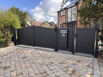 Metal gates