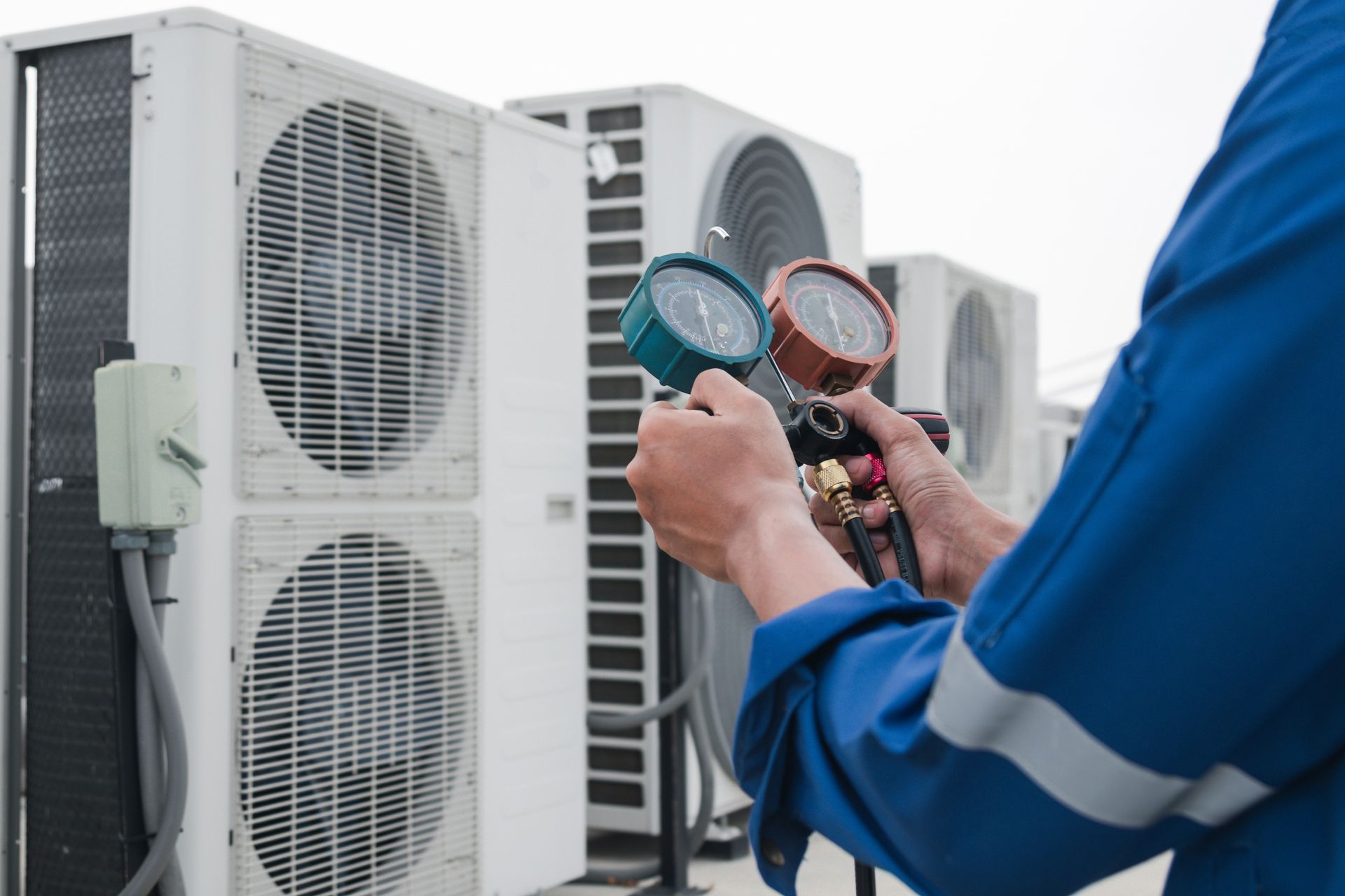 Commercial HVAC technician evaluating energy-efficient rooftop equipment for a Vancouver business.