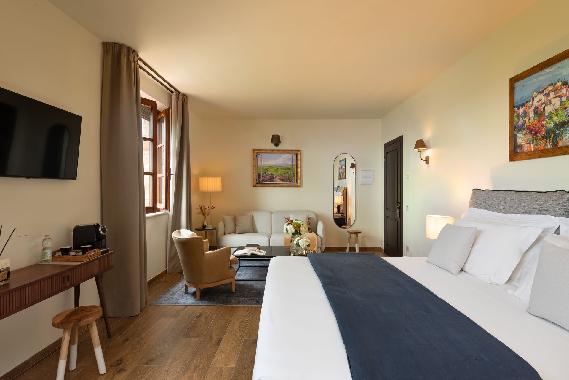 Beautifully decorated suite in Tuscany