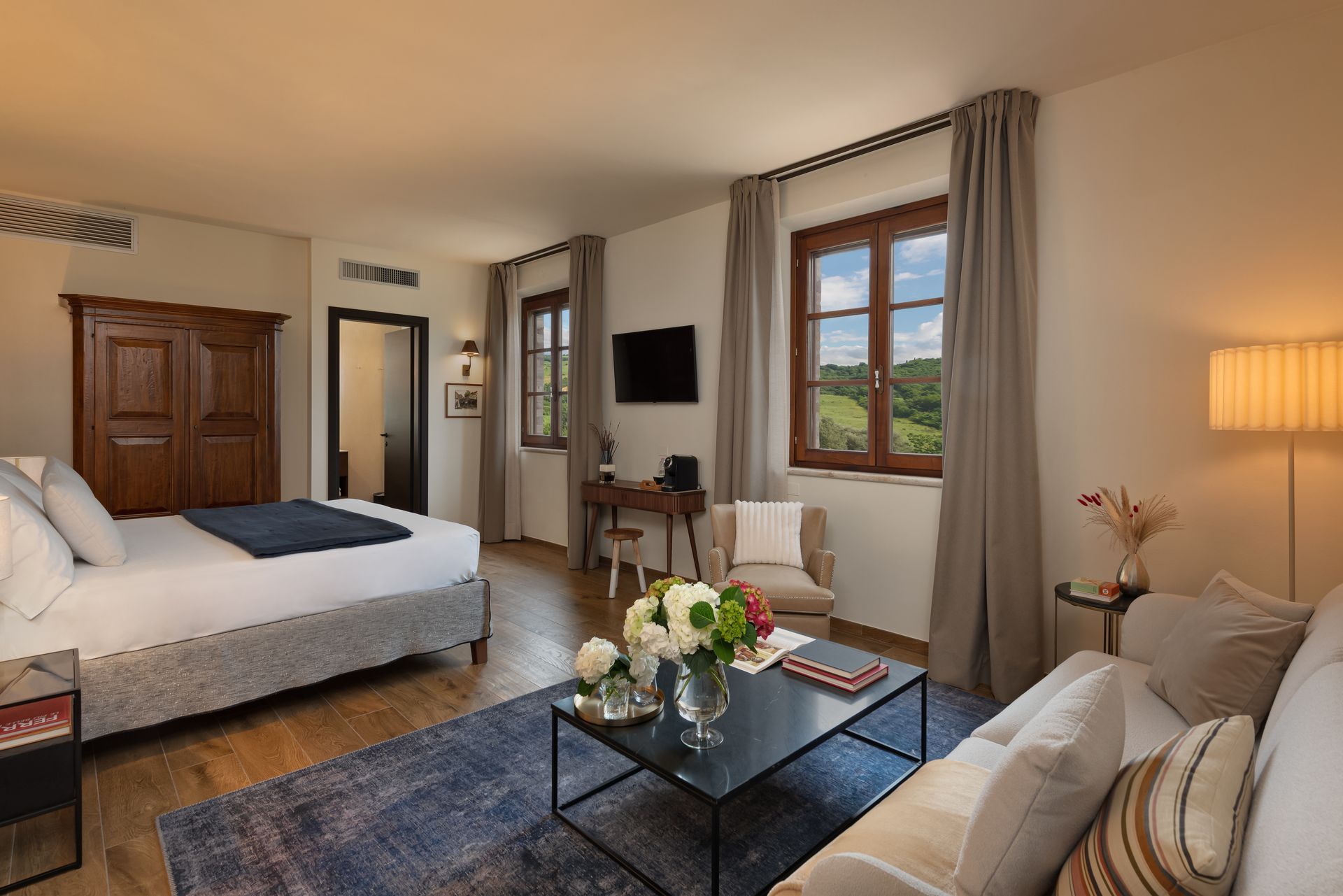 Spacious, newly renovated suites in Tuscany