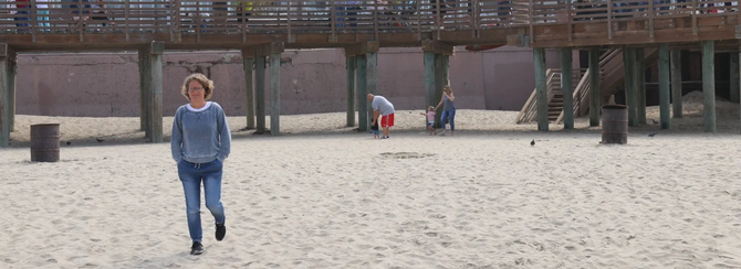 am Strand spazieren