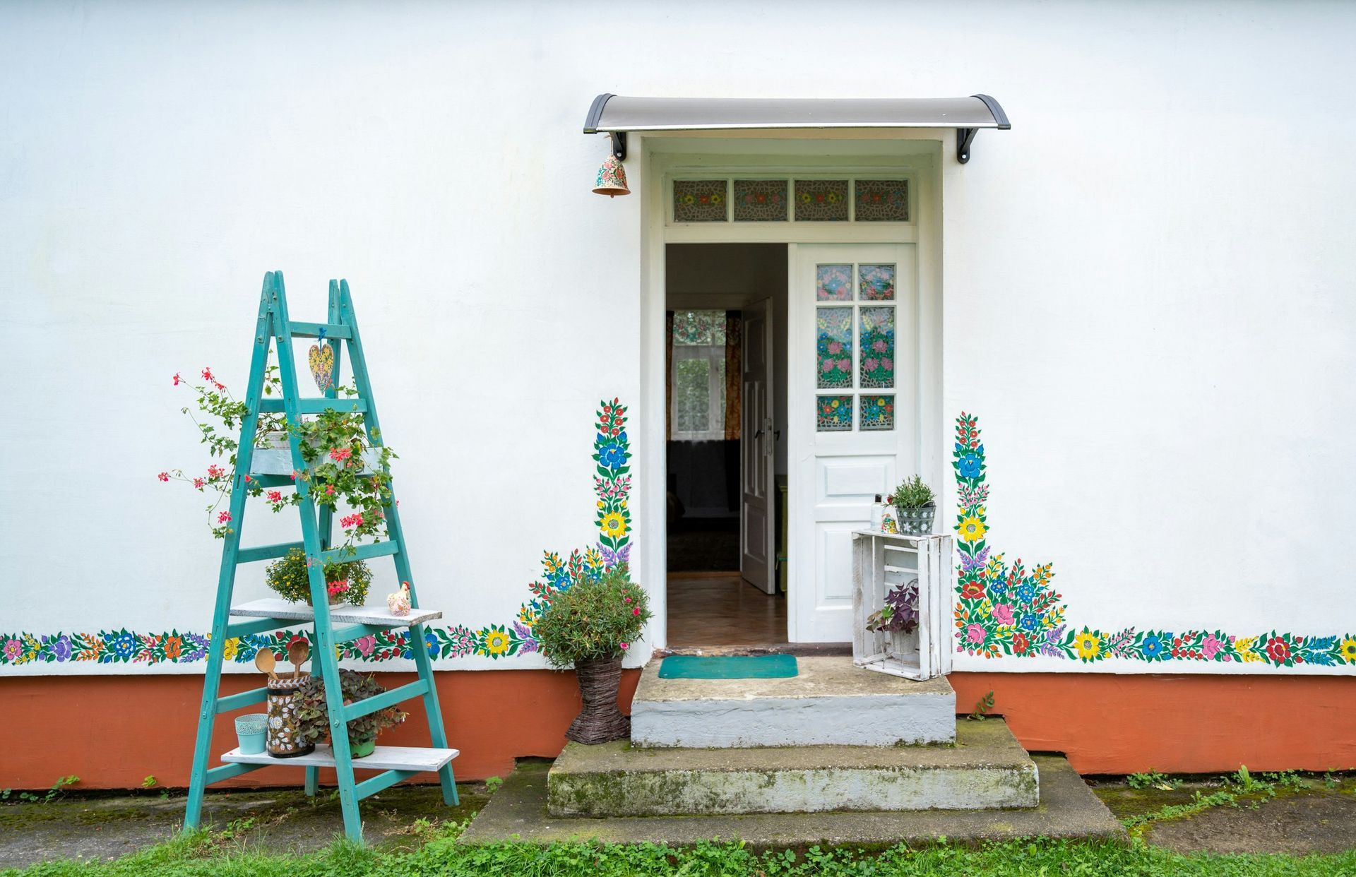 Zalipie painted village — colourful folk art houses near Krakow