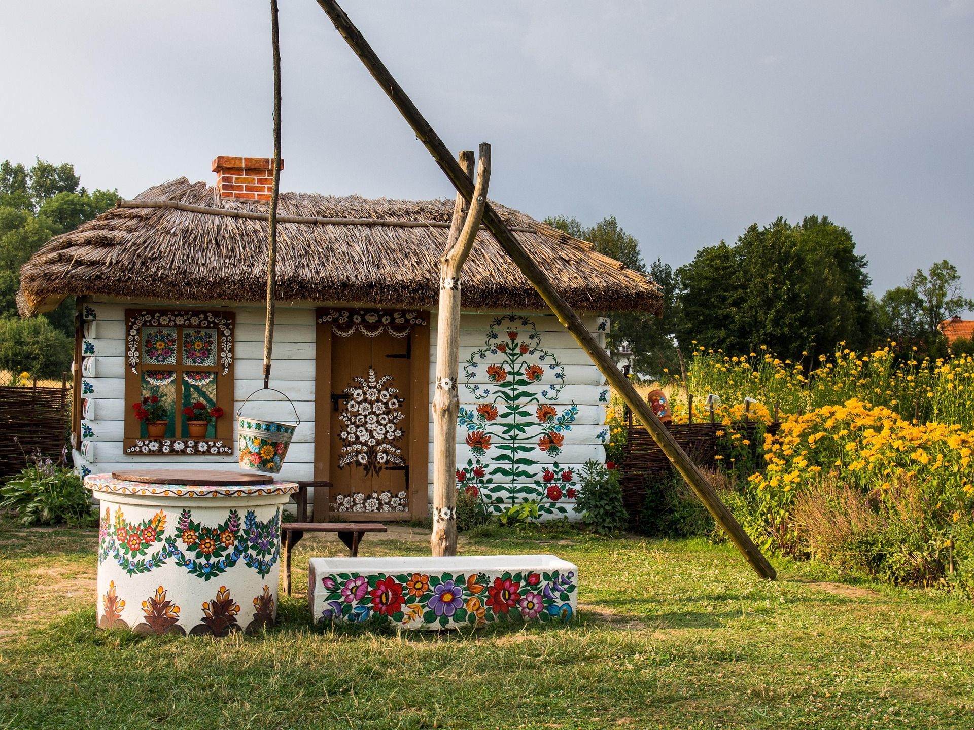 Unique day trips from Krakow — Zalipie, Ogrodzieniec Castle