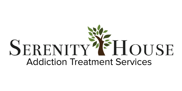 Le logo des services de traitement de la toxicomanie de Serenity House comporte un arbre.