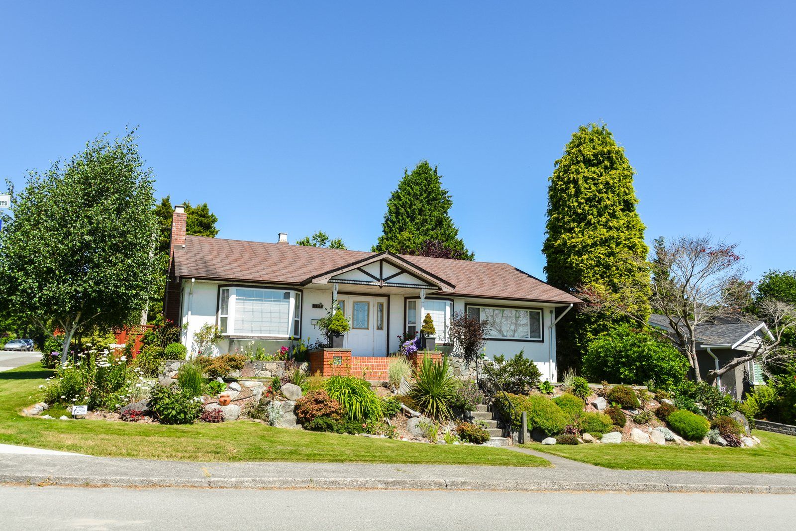 a nice looking house