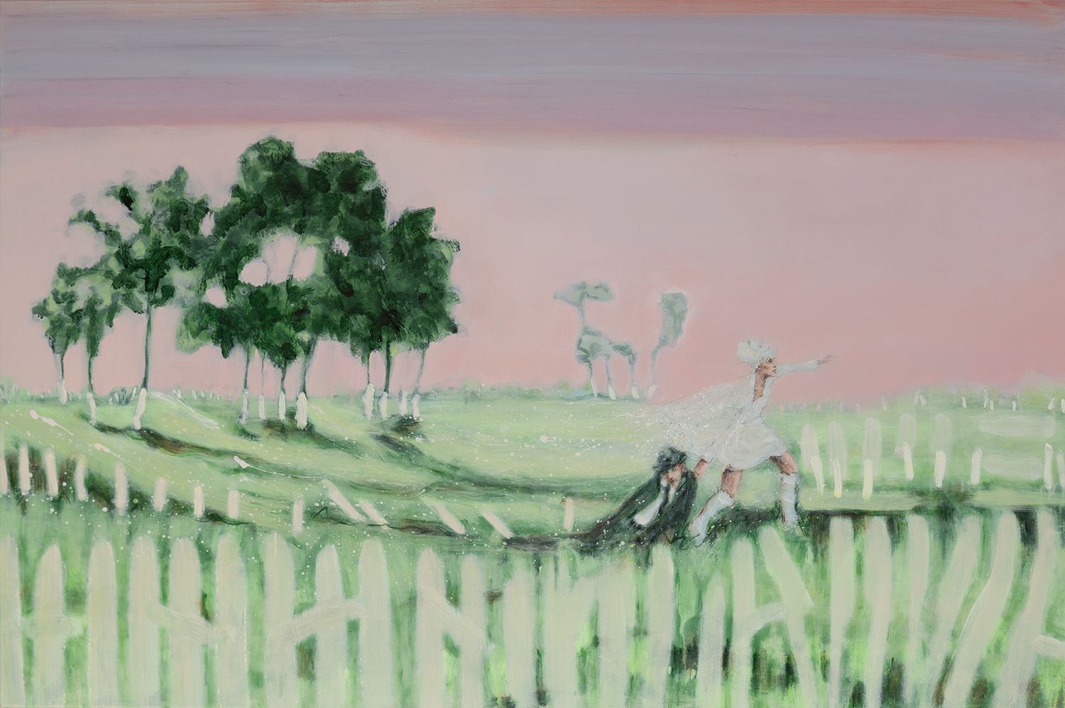 Veld met wit hek, bomen en een vrouw in witte jurk welke een man in kostuum voortsleept , tegen een roze lucht.