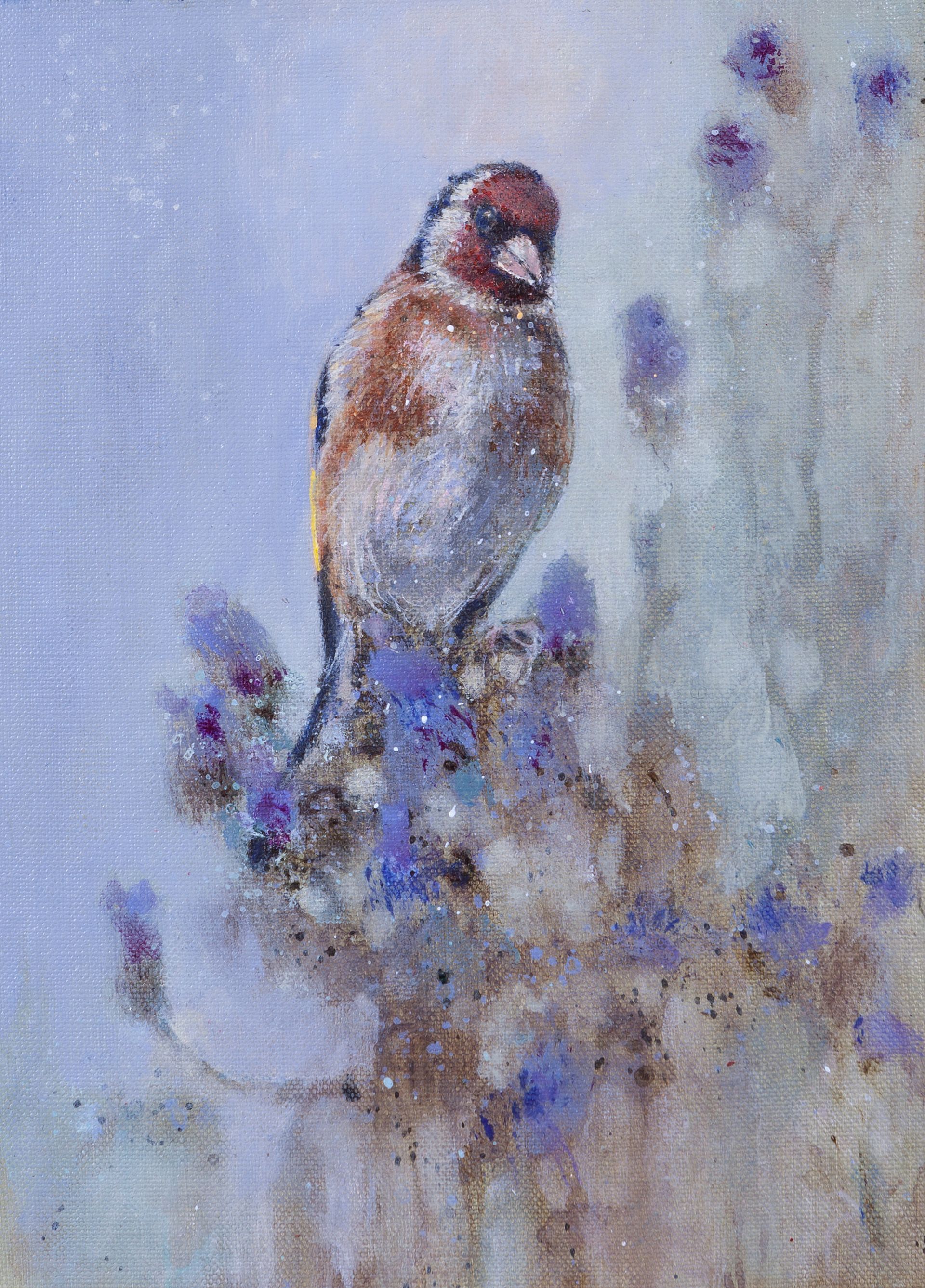 Eenputtertje zit op paarse wilde bloemen in een zacht, pastelkleurig landschap schilderij

